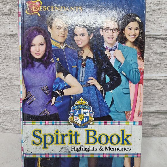 Disney Descendants: Auradon Prep Spirit Book - Highlights and Memories 📚 - Picture 1 of 4
